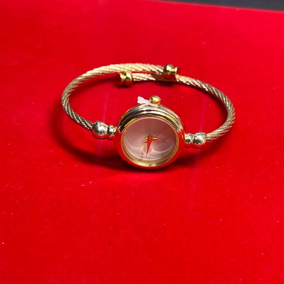 Jewelry - Elegant Gold-Tone adjustable Bracelet Watch